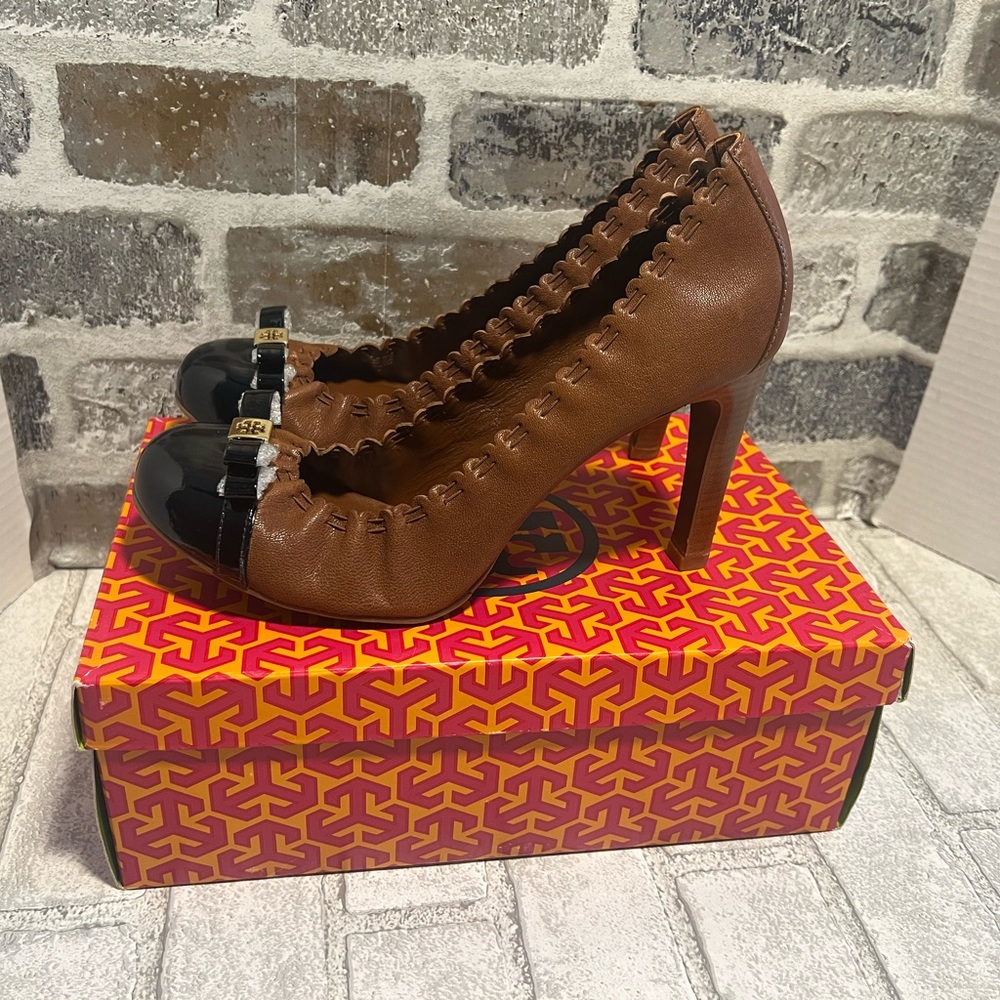 Tory Burch Two Tone Black/Brown Emblem Heels, Size 11 new